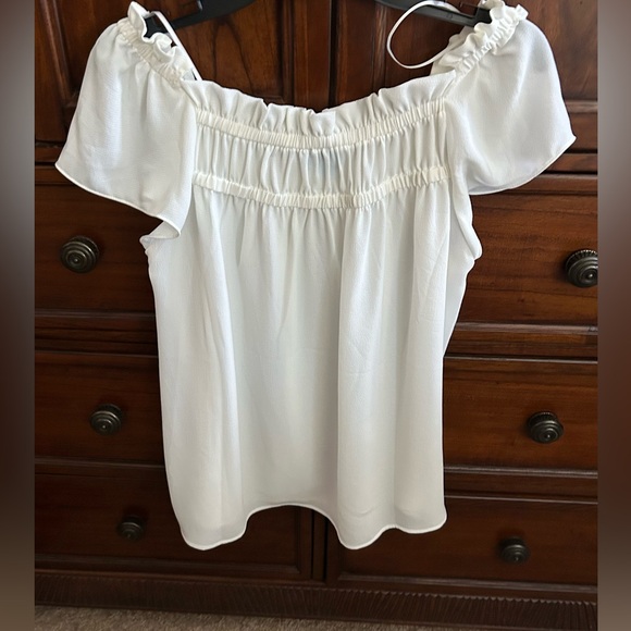 NWOT CeCe GORGEOUS Cream Off-Shoulder Blouse, Size Medium - Picture 8 of 13